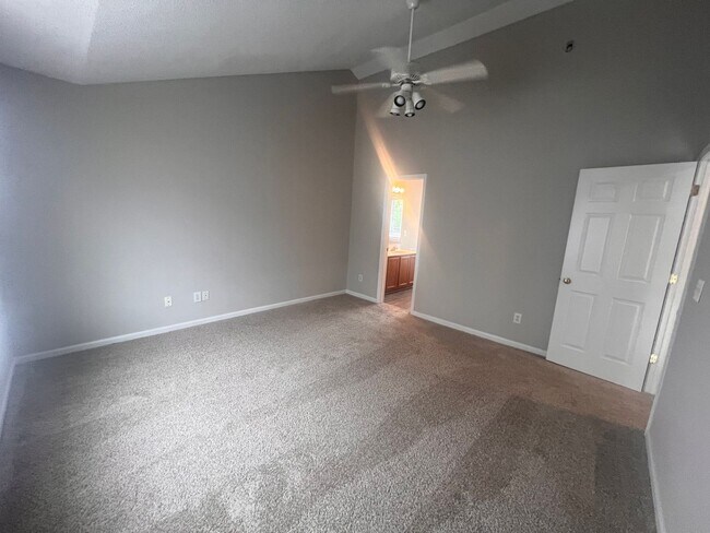 Building Photo - Charming 3-Bedroom Home with Endless Poten...