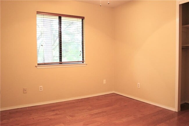 Building Photo - 7422 Dallas Dr