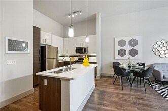 Building Photo - 2411 Fondren Rd