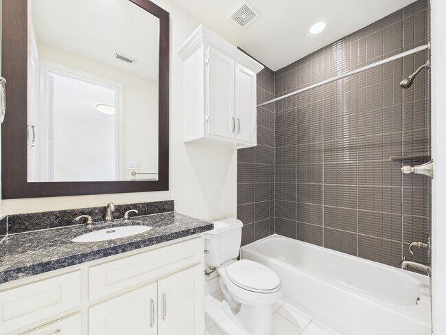 Building Photo - 11025 Sherwood Grv