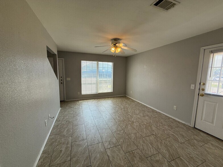 Building Photo - 4001 Doraine Ct