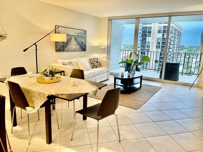 Building Photo - 2030 S Ocean Dr
