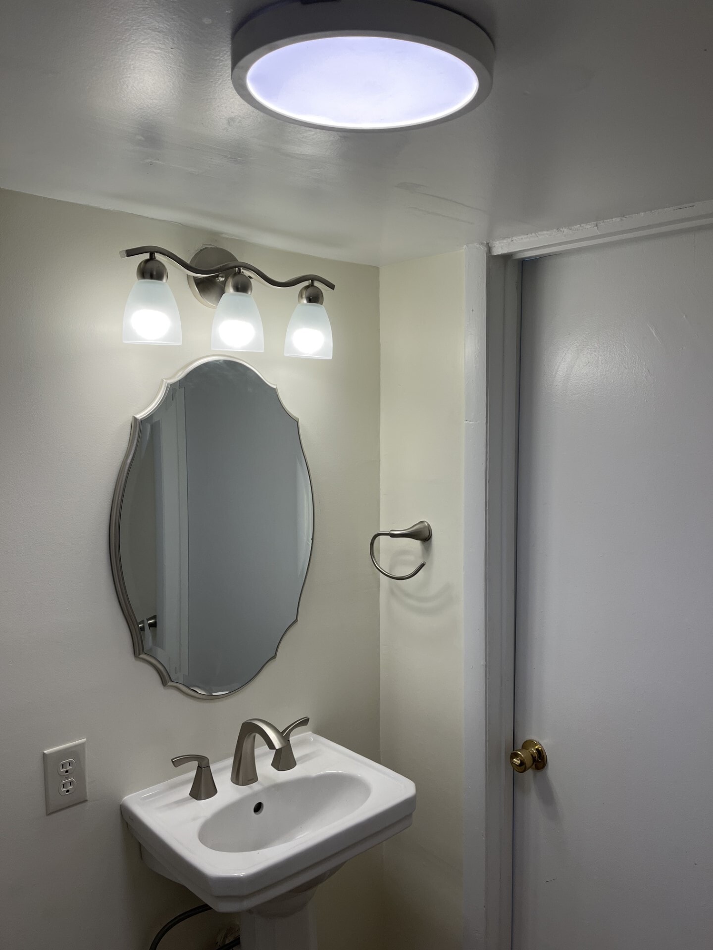 Building Photo - 1025 Simpson Ave