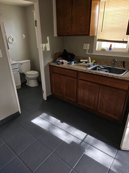 Building Photo - 320 E Ajo Way