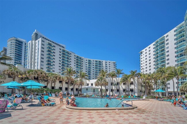 Building Photo - 3901 S Ocean Dr