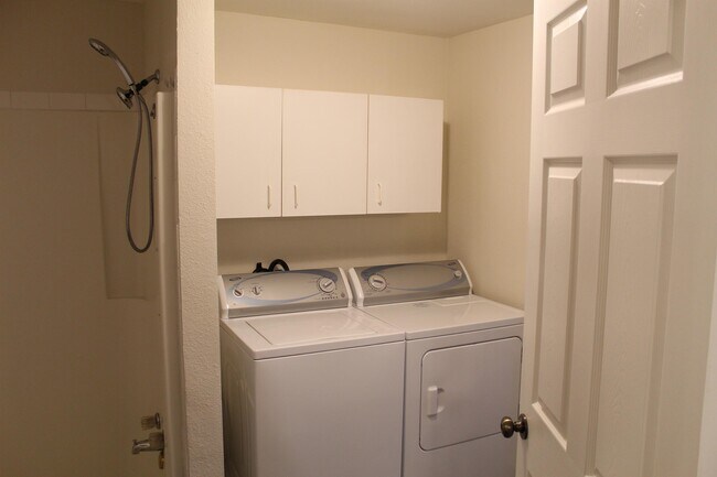 Building Photo - 107 S Augusta Ave