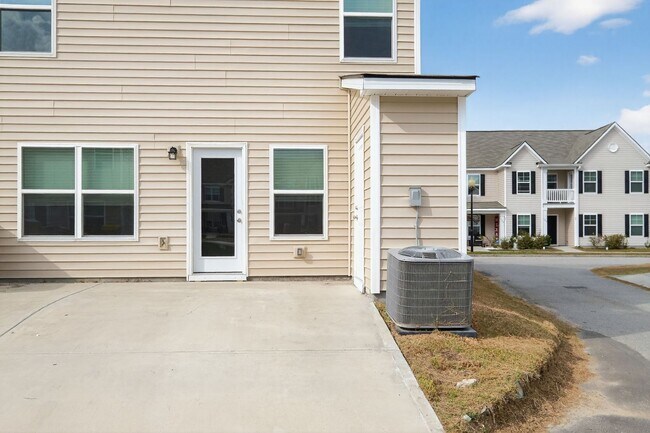 Building Photo - 127 Birch Cir