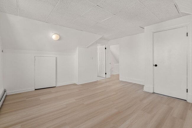 Building Photo - 374 Shirley St