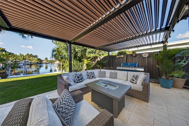 Building Photo - 371 SE 3rd St