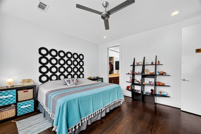 Building Photo - 1232 W 24th St