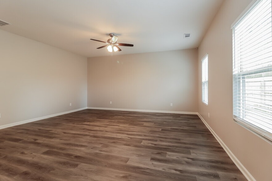 Building Photo - 20 Sycamore St