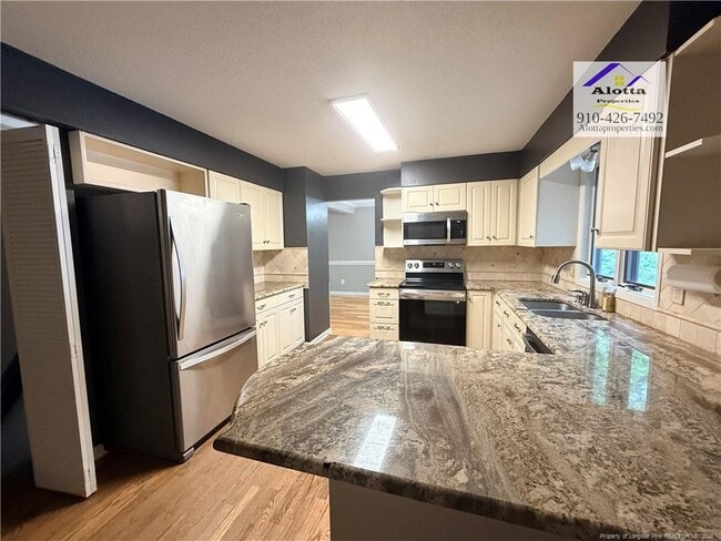 Building Photo - 5004 Cardinal Cir