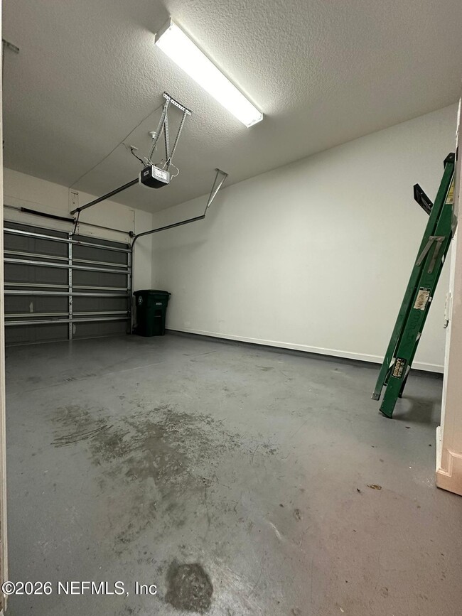 Building Photo - 5880 Sandstone Way