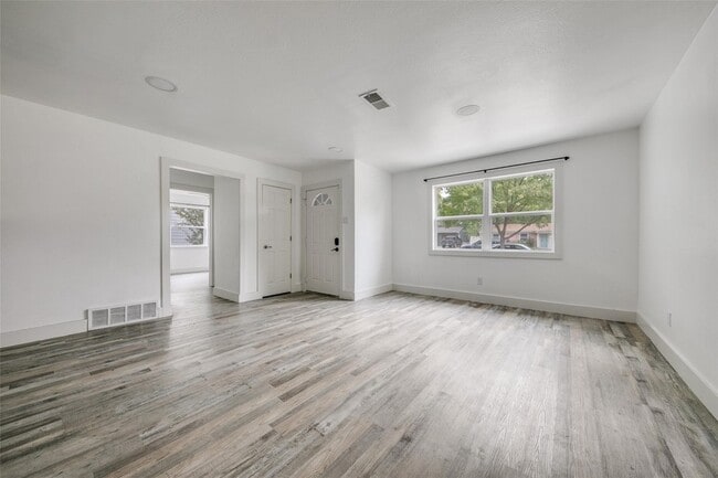 Building Photo - 4524 Harvey Dr