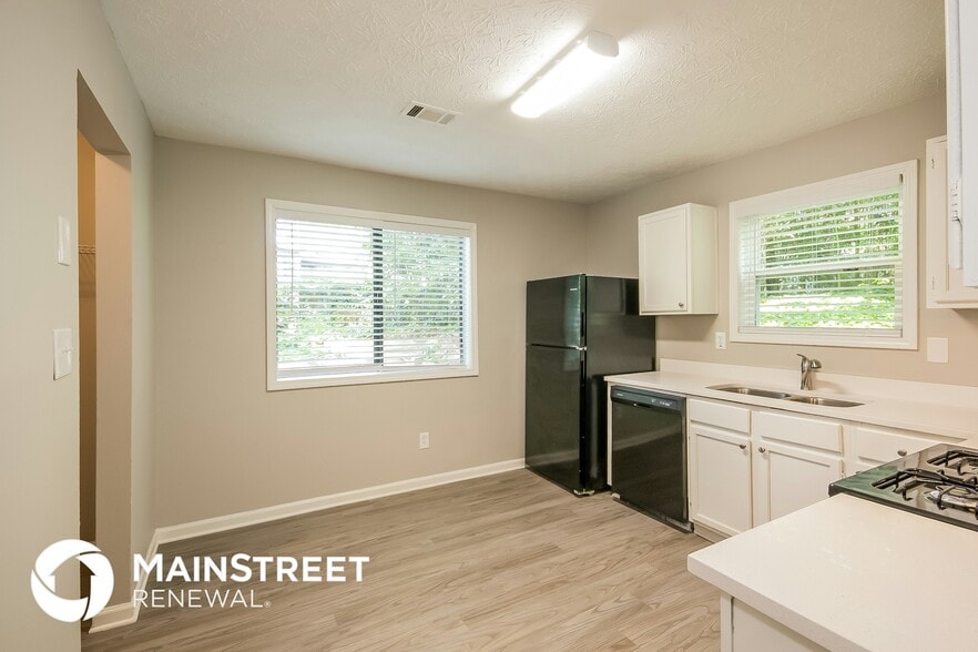 Building Photo - 733 Emerald Forest Cir SW