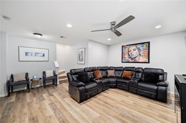 Building Photo - 5227 Whiteoak Ave