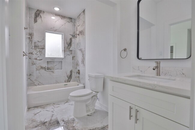 Building Photo - 9343 Lavender St