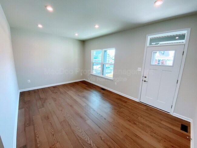 Building Photo - 1226 City View Ln