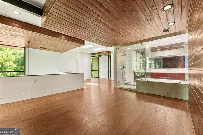 Building Photo - 2105 Fairhaven Cir NE
