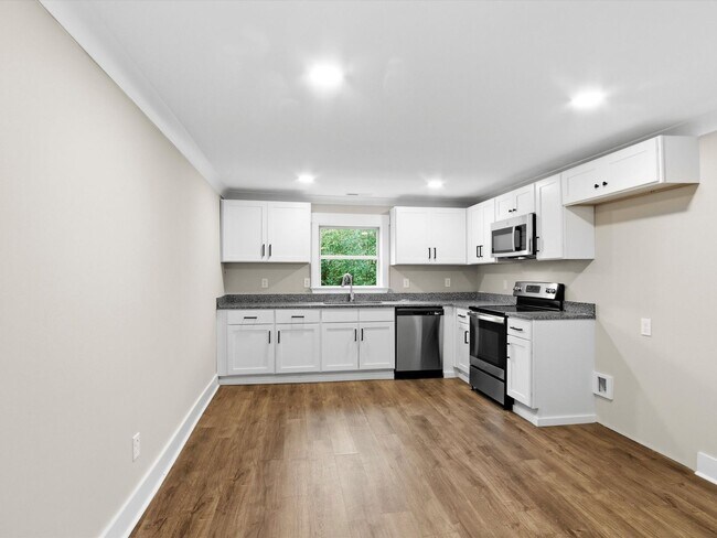 Building Photo - Enjoy privacy and seclusion while still being in Athens City!