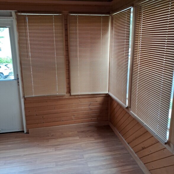 Porch - 401 Lewis St