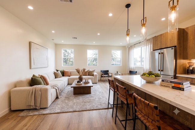 Building Photo - LUXURY in Prime Culver City