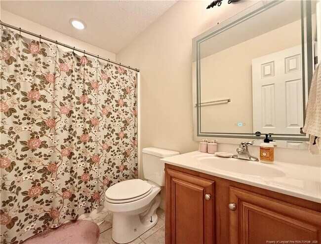 Building Photo - 234 Pender Rd