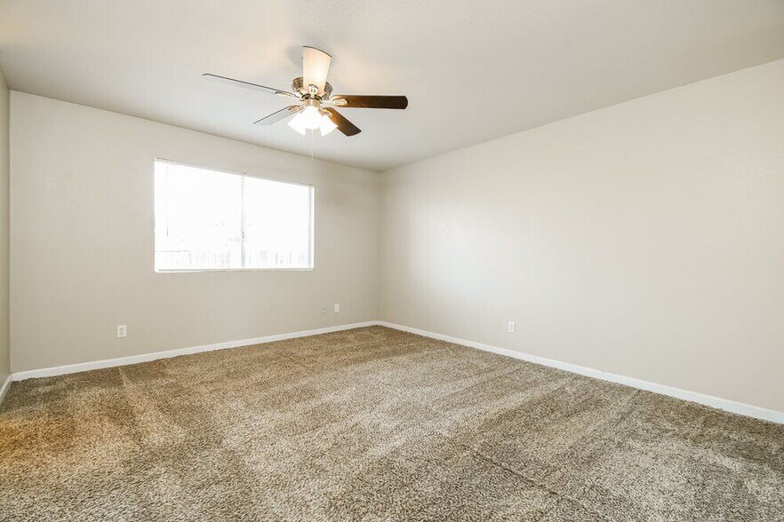 Building Photo - 238 E Houston Ave