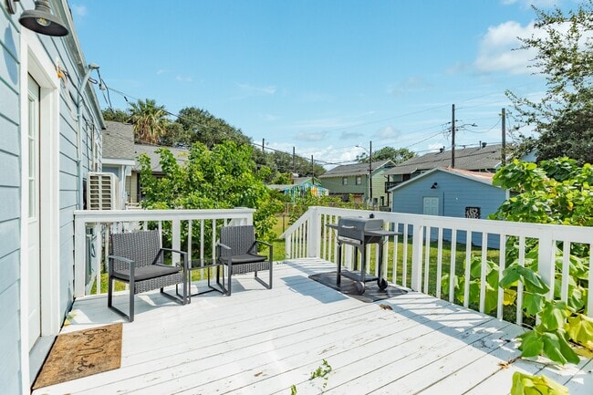 Building Photo - 4417 Avenue R