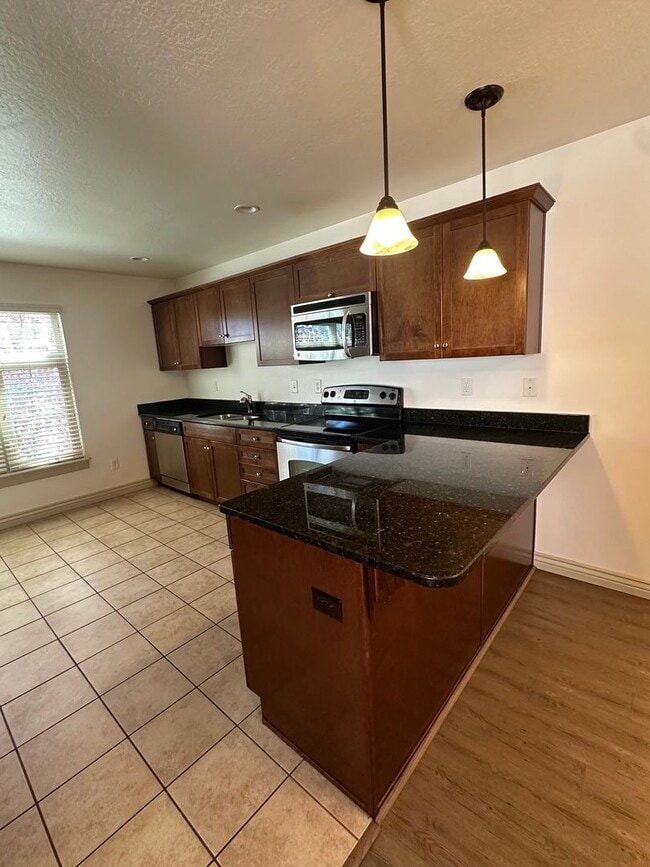 Building Photo - GET $1000 OFF THE FIRST MONTHS RENT!!!