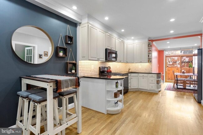 Building Photo - 1417 1st St NW
