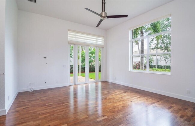 Building Photo - 2519 Bay Pointe Ct