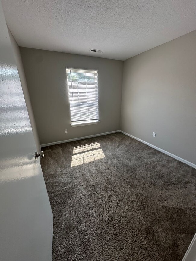 Building Photo - Upgraded 2 Bed 2 Bath Available at Coral C...