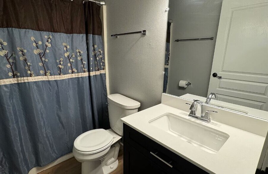 Full Bathroom - 12765 W Hampton Ave