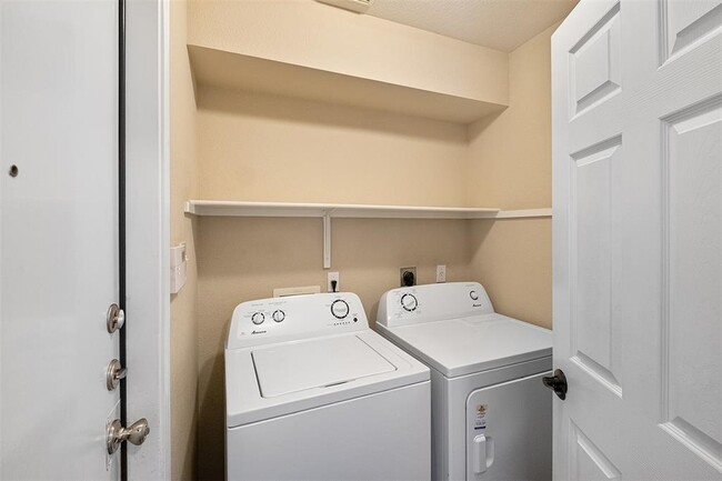 Building Photo - 1725 Zydeco Dr