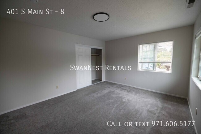 Building Photo - 401 S Main St