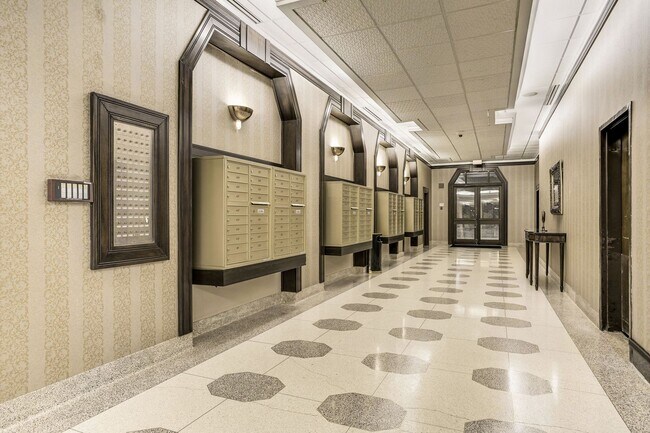 Building Photo - Water, Gas, Electric Utilities included in rent! Available Now! 1 Bed / 1 Bath Condo in the heart...