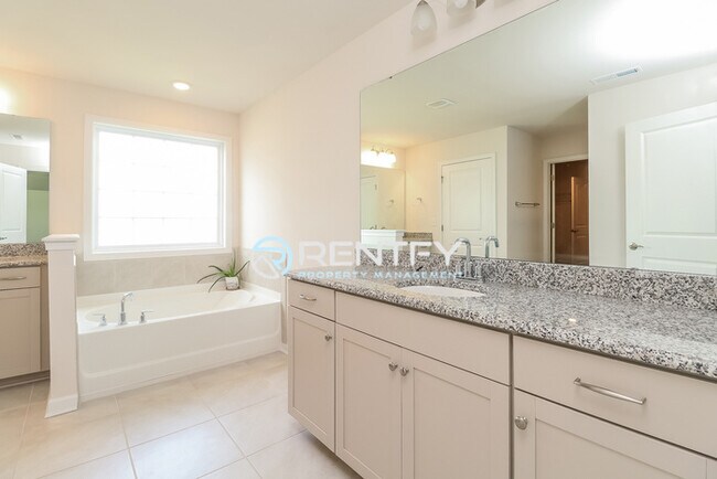 Building Photo - 2097 Saddlebred Dr