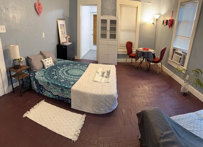 Primary Photo - 2328 Union St