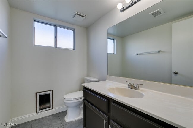 Building Photo - 764 Lawrence Dr