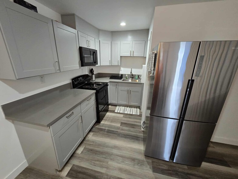 Building Photo - 534 R Ave