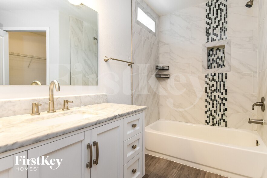 Building Photo - 3796 Huntwicke Blvd