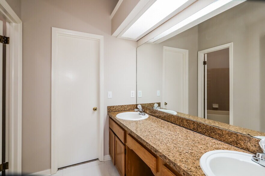 Building Photo - 7748 Collins Ridge Blvd