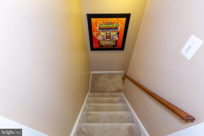 Building Photo - Stylish and Spacious Townhome with Open Floor Plan and Updated Kitchen
