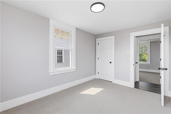 Building Photo - 297 Grandview Way