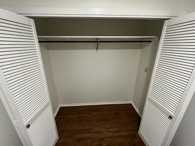 Building Photo - 1375 Riverwood Dr