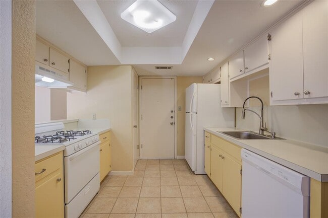 Building Photo - 306 Corral Ln