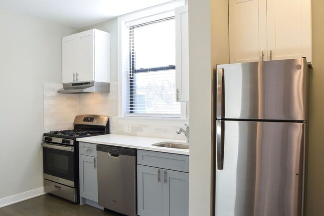 Building Photo - 3923 N Keeler Ave