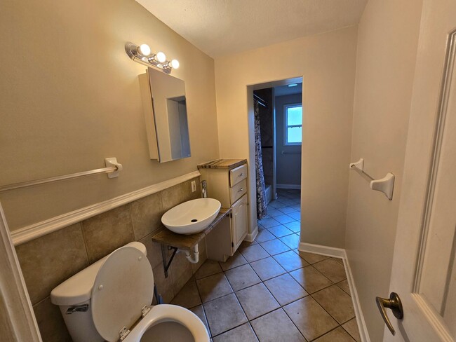Building Photo - Charming 2-bedroom, 2-bathroom home