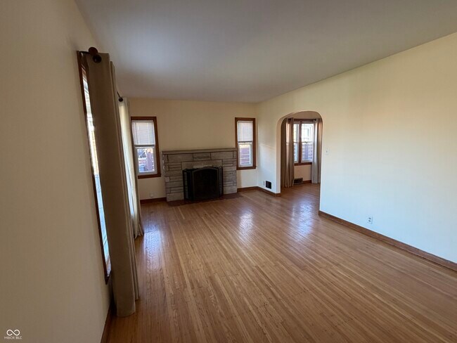 Building Photo - 1437 N Leland Ave